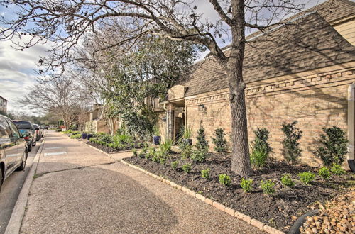 Photo 6 - Cozy West Houston Home w/ Yard, Walk to Shops