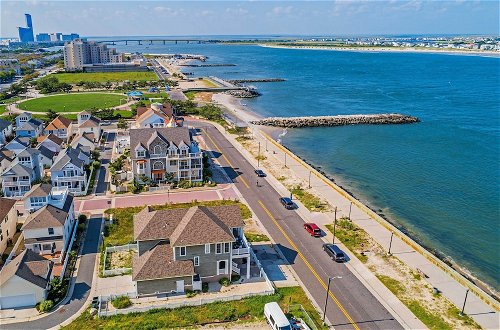 Photo 17 - Idyllic Oceanfront Home on Atlantic City Boardwalk