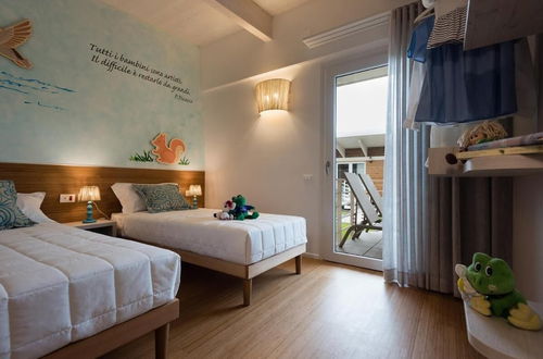 Photo 5 - The Chic Lino Delle Fate Eco Resort 2 Bed Bungalow Sleeps 7