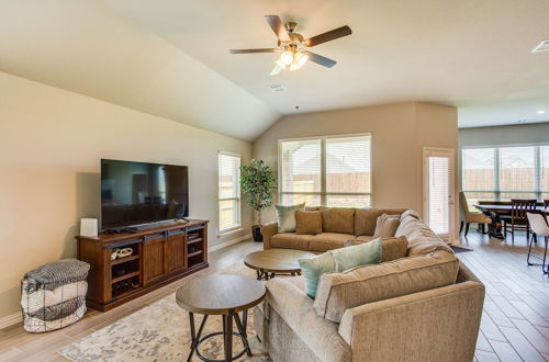 Foto 1 - Spacious Forney Home Rental w/ Game Room