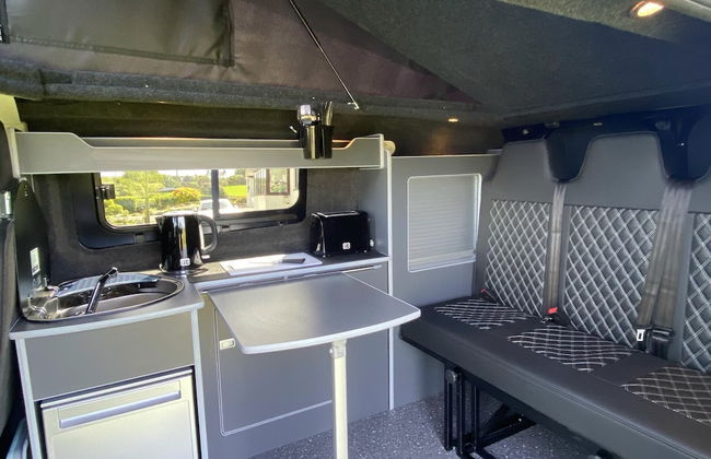 Inviting 2 bed Camper in Holyhead - Foto 4