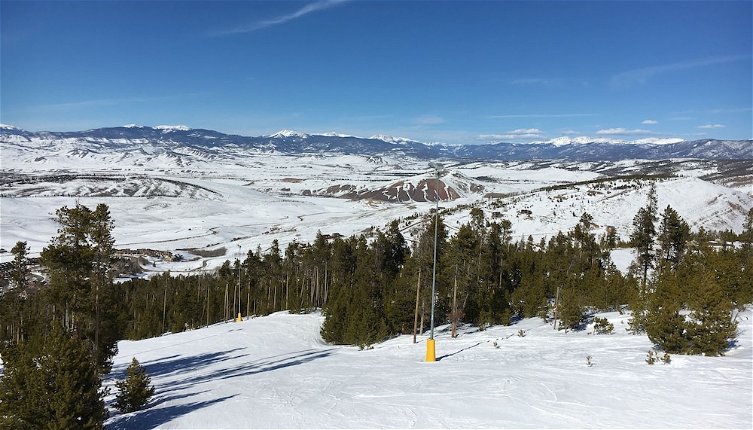 Foto 1 - Ski-in/ski-out Condo w/ Mtn Views, All-season Fun