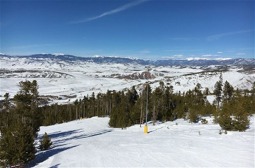 Foto 1 - Ski-in/ski-out Condo w/ Mtn Views, All-season Fun