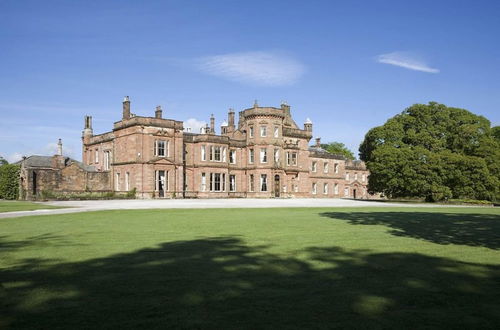 Photo 2 - Luxurious Apartment in the Grade II Listed Netherby Hall