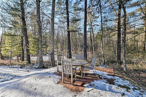 Foto 21 - Peaceful Goshen Cottage w/ Screened Porch & Views