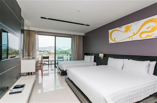 Foto 3 - Suite Large Studio Apt With Hot Tub Bath In Front Pa Tong Beach