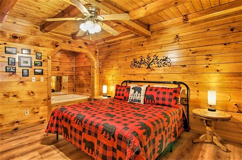 Foto 20 - Charming Pigeon Forge Cabin w/ Private Hot Tub