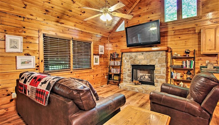 Foto 1 - Charming Pigeon Forge Cabin w/ Private Hot Tub