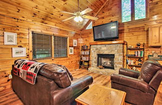 Foto 1 - Charming Pigeon Forge Cabin w/ Private Hot Tub