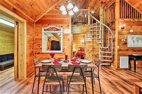 Foto 19 - Charming Pigeon Forge Cabin w/ Private Hot Tub