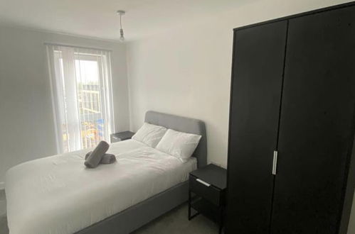 Photo 2 - Salford City Retreat - Modern 2 Bedroom Apartment