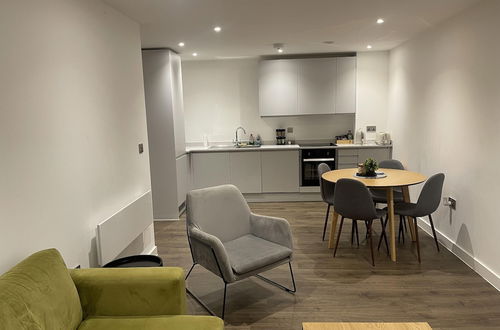 Photo 9 - Salford City Retreat - Modern 2 Bedroom Apartment