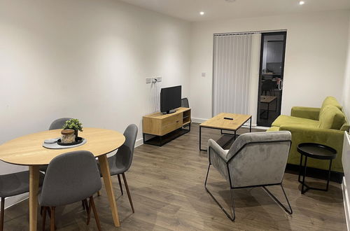 Photo 10 - Salford City Retreat - Modern 2 Bedroom Apartment