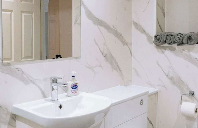 Snug & Serene 2BD Flat - Roseburn - Foto 19