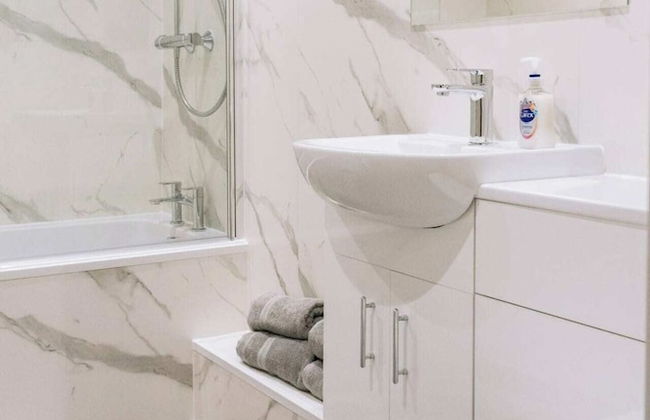 Snug & Serene 2BD Flat - Roseburn - Foto 17
