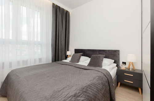 Photo 3 - Apartament Jutrzenki Warsaw by Renters