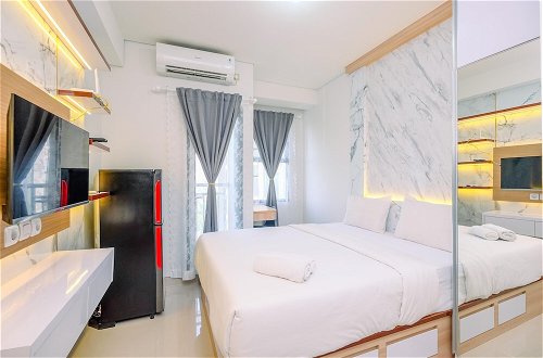 Photo 5 - Cozy Stay And New Furnished Studio At Transpark Cibubur Apartment