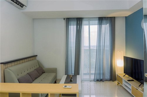 Foto 4 - Cozy Stay And Elegant Studio At West Vista Apartment