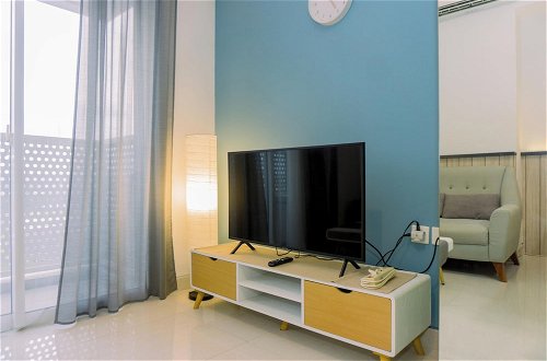 Foto 5 - Cozy Stay And Elegant Studio At West Vista Apartment