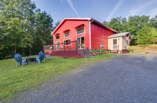 Foto 22 - Secluded Berkeley Springs Home w/ Fire Pit + Deck