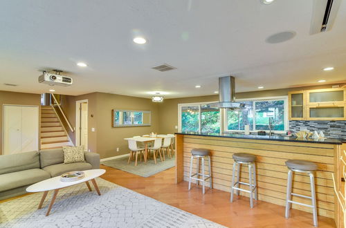 Photo 14 - Lake Oswego Home w/ Covered Patio: Near Portland