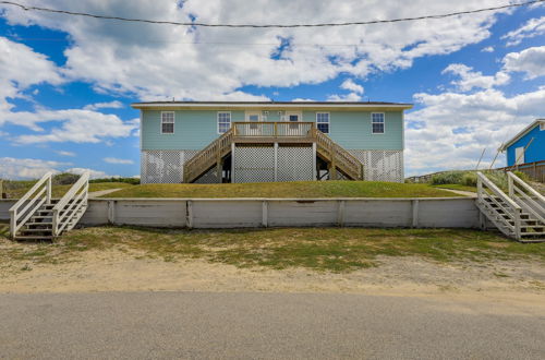 Foto 6 - Lovely Emerald Isle Beach House - Steps to Beach