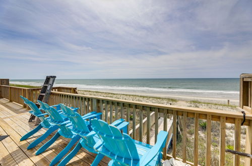 Foto 7 - Lovely Emerald Isle Beach House - Steps to Beach