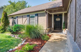 Foto 2 - Overland Park Home w/ Fenced-in Yard & Gas Grill