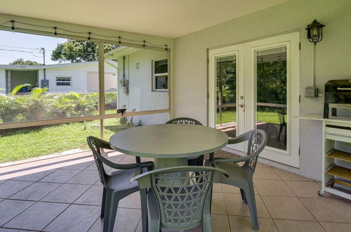 Foto 24 - Dog-friendly Vero Beach Retreat w/ Porch & Grill