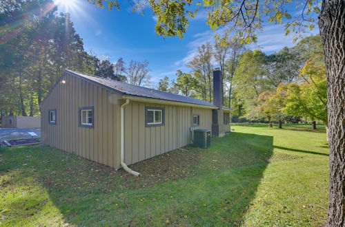 Photo 24 - Charming Great Cacapon Cabin w/ Screened-in Porch