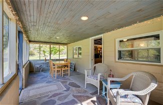 Foto 3 - Charming Great Cacapon Cabin w/ Screened-in Porch