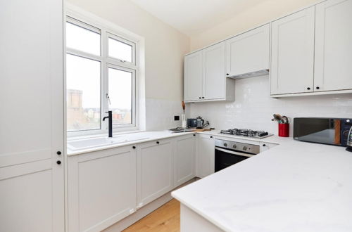 Photo 12 - The Wandsworth Gem - Astonishing 3bdr Flat