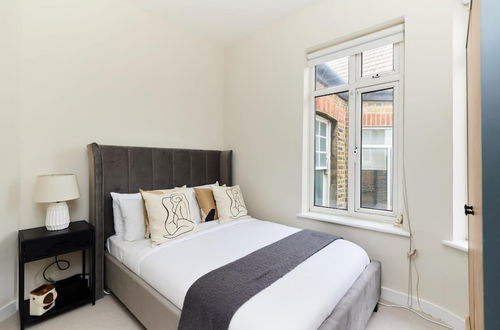 Photo 6 - The Wandsworth Gem - Astonishing 3bdr Flat