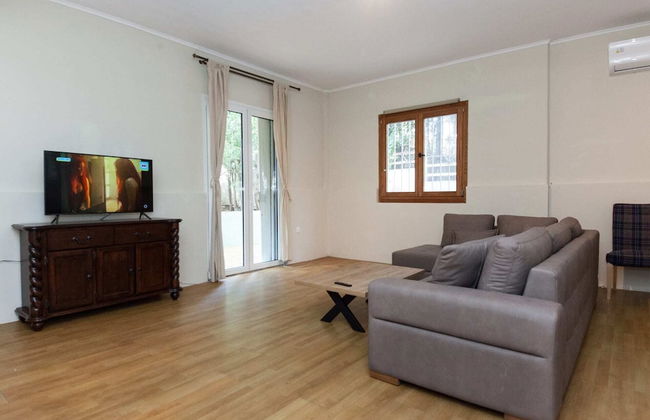 Family Friendly Comfort 3 Bd in Kifisia - Photo 22