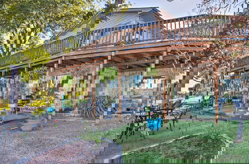 Foto 8 - Dock & Fire Pit: Waterfront Cedar Creek Lake Home