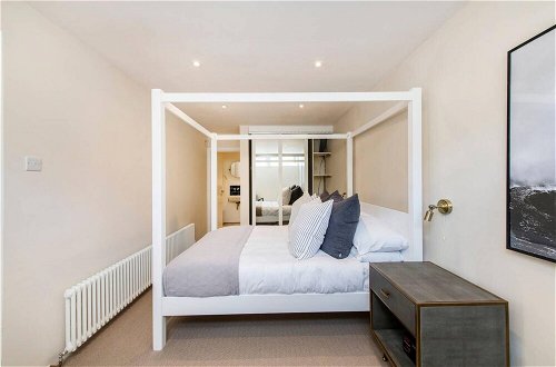 Photo 36 - Divine 3 Bed Mews-house Battersea