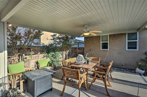 Photo 16 - Spacious Bakersfield Home w/ Outdoor Pool