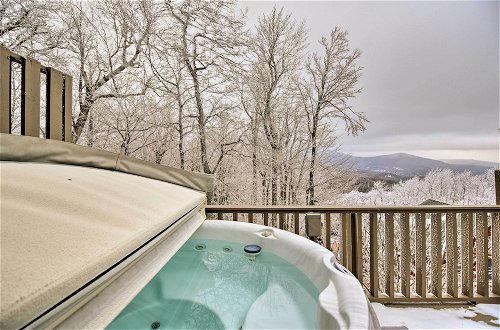 Foto 12 - Cabin w/ Hot Tub & Mountain Views, < 5 Mi to Boone