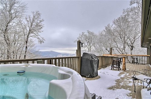 Foto 29 - Cabin w/ Hot Tub & Mountain Views, < 5 Mi to Boone