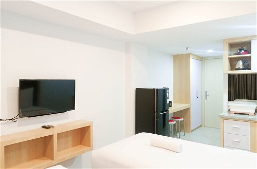 Photo 4 - Comfy And Nice Studio At 27Th Floor De Prima Apartment