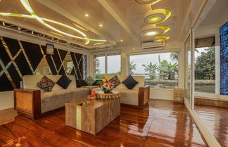 Photo 2 - Premium Houseboat