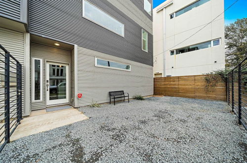 Photo 27 - Downtown Houston Townhome w/ Balcony + Yard