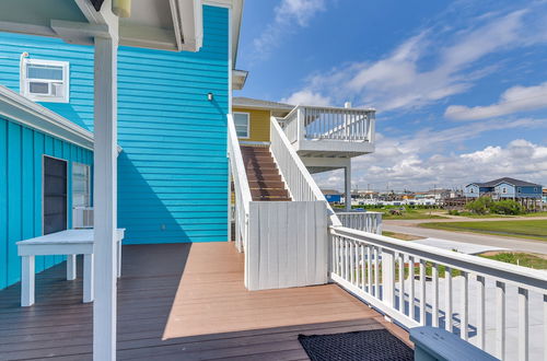 Photo 27 - Colorful Freeport Beach Rental < 1 Mi to Ocean