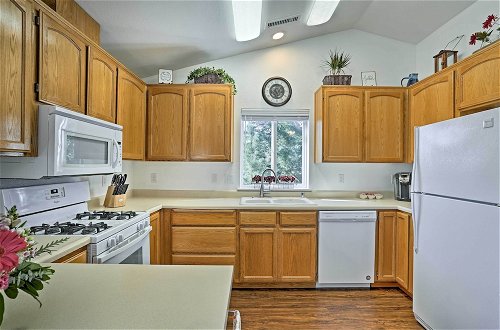 Foto 7 - Centrally Located Mt Shasta Home w/ Deck