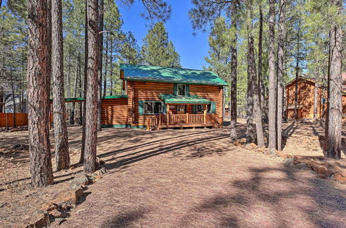 Foto 16 - Pinetop Log Cabin Near Dining, Hiking & Golf