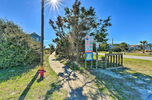 Foto 7 - 1 Ocean Fun:' Emerald Isle Apt, Steps to Beaches