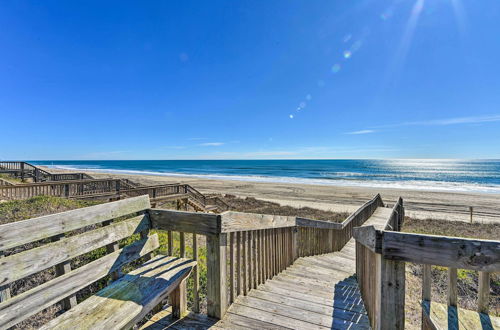 Photo 17 - 'east of the Sun' Beachside Apartment w/ Deck