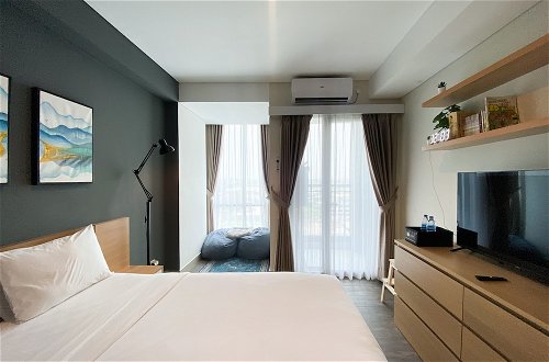 Foto 5 - Simply Look And Warm Studio Room Tamansari Iswara Apartment