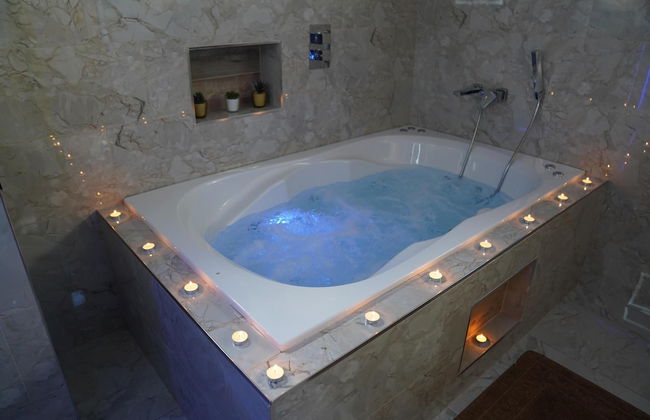 1 Bed Flat - Sleeps 2 - Hot Tub - Parking - Wifi - Foto 8