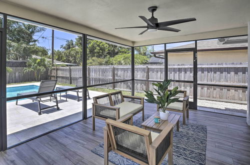 Photo 5 - Chic Beach House With Lanai and Private Yard